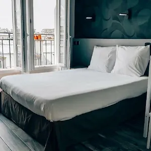 Luxia 2*, Parigi Francia
